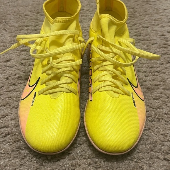 Nike Jr Mercurial Superfly 9 Club  Yellow Soccer Cleats TURF  Sz 5.5 DJ5954-780 - Picture 6 of 8